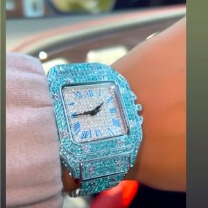 Our icy blue watch 🥶❄️